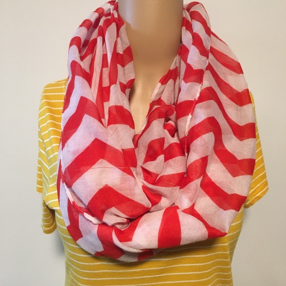 Cross pattern scarf color red and white - Picture 4 of 6
